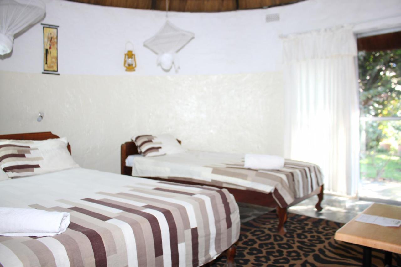 Reed Mat Lodge Lusaka Esterno foto